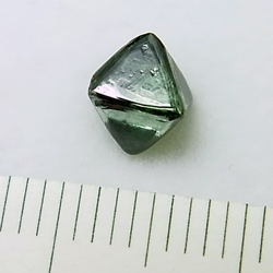 緑 カラーダイヤモンド原石写真2